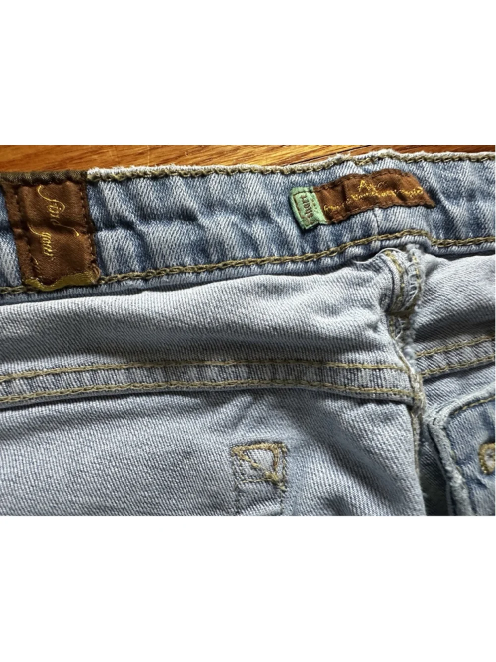 Wrangler Aura Instantly Slimming Jeans Womens 14P Light Wash Straight Leg Denim